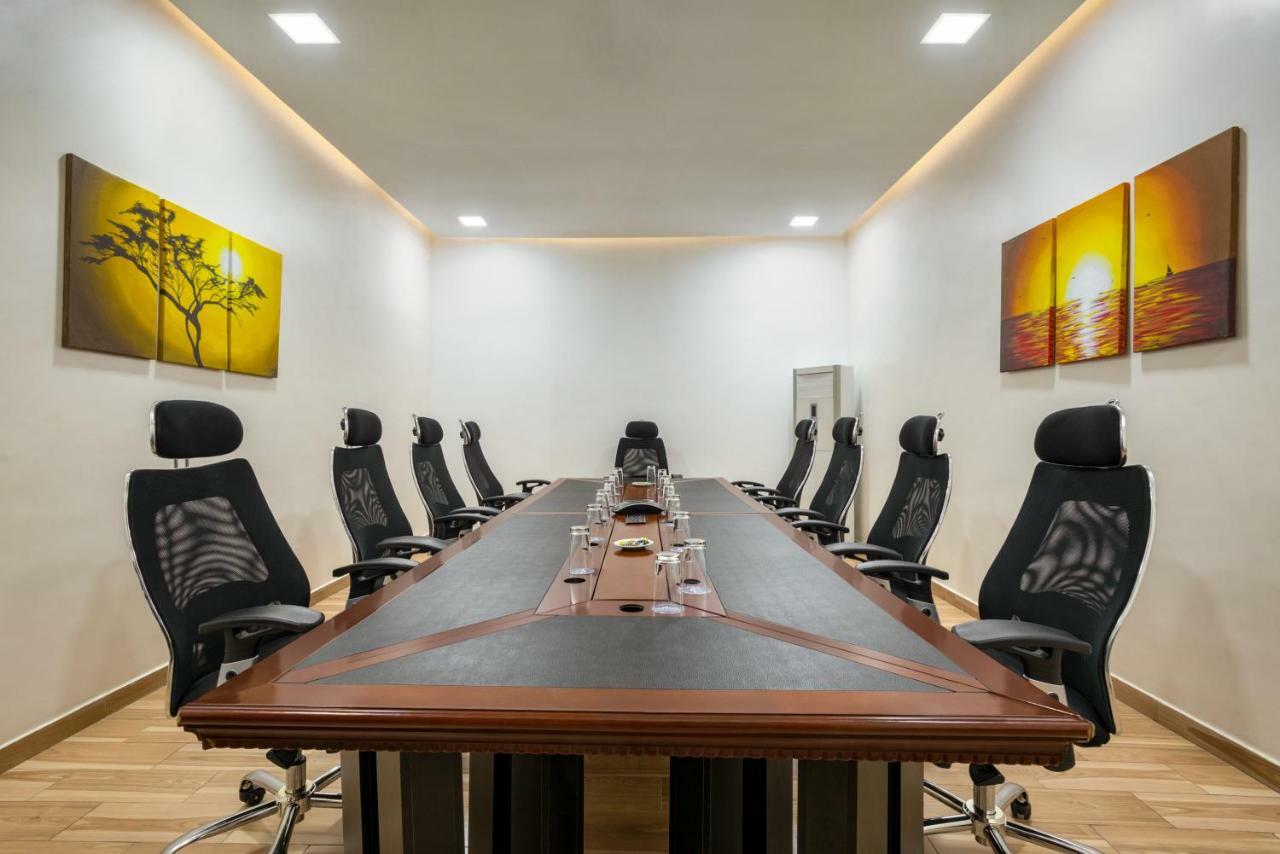 Hawthorn Suites By Wyndham Abuja Buitenkant foto