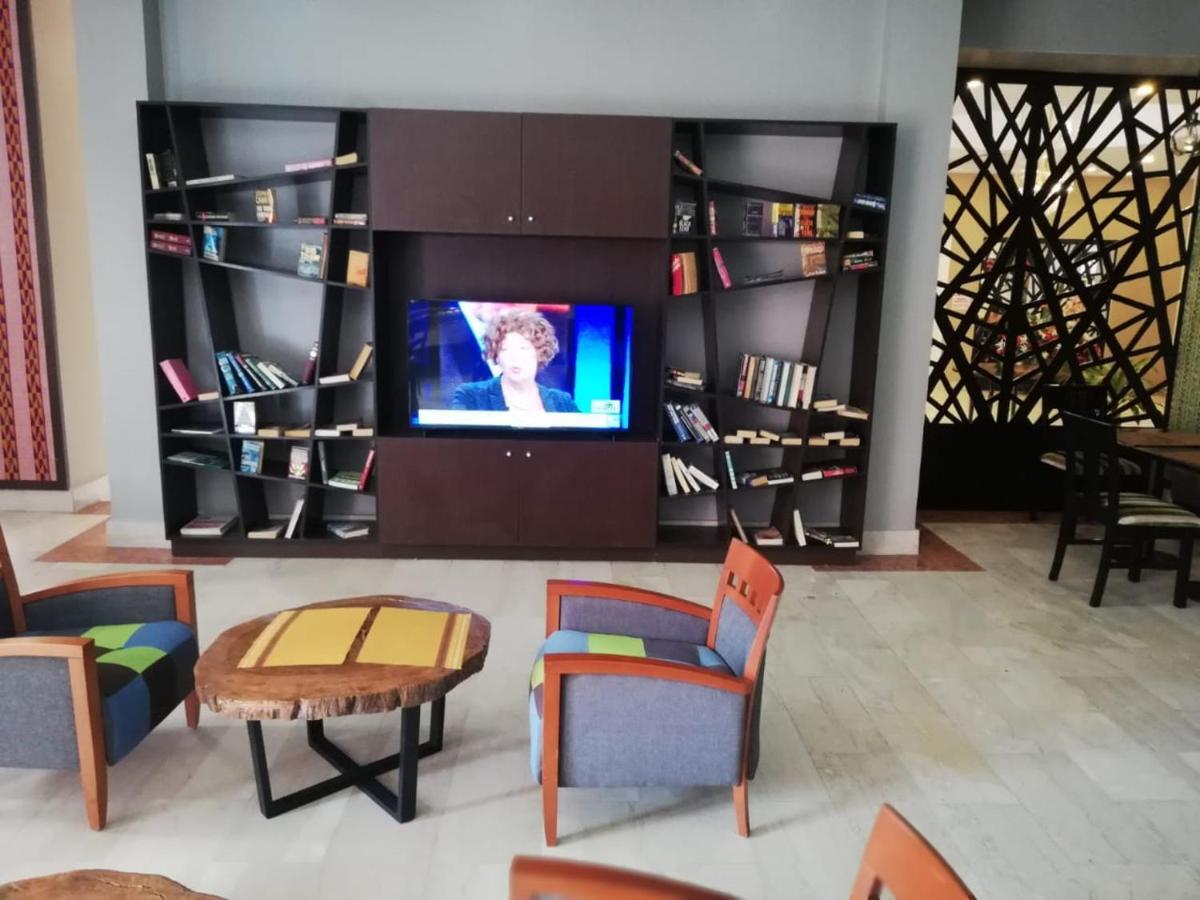 Hawthorn Suites By Wyndham Abuja Buitenkant foto